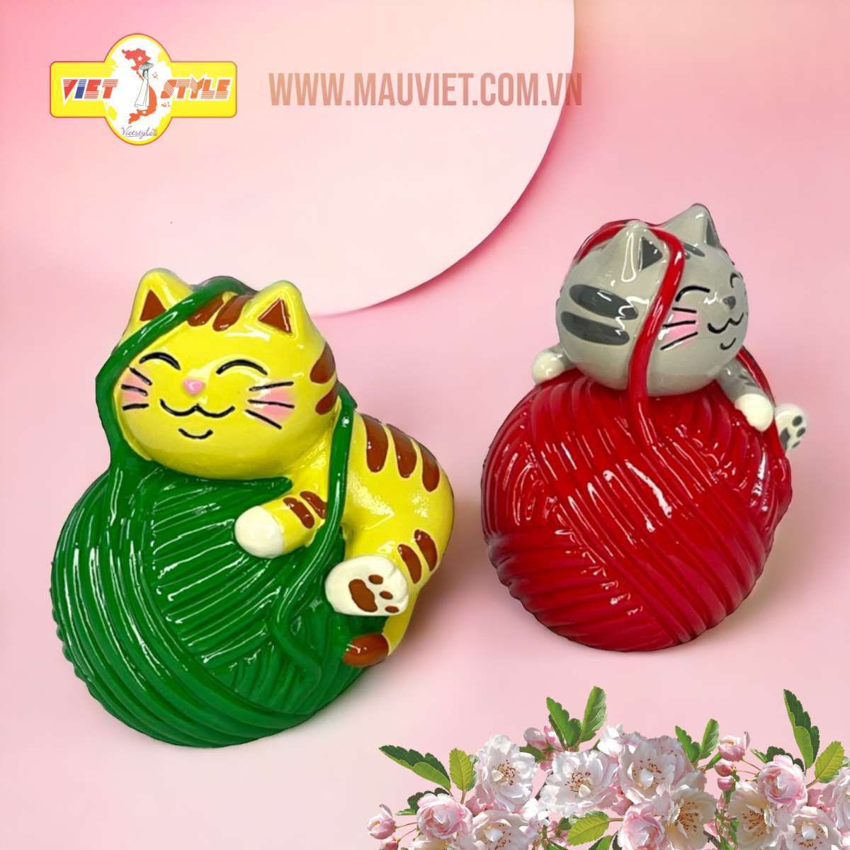 Mèo ôm cuộn len dễ thương (Mèo vàng)