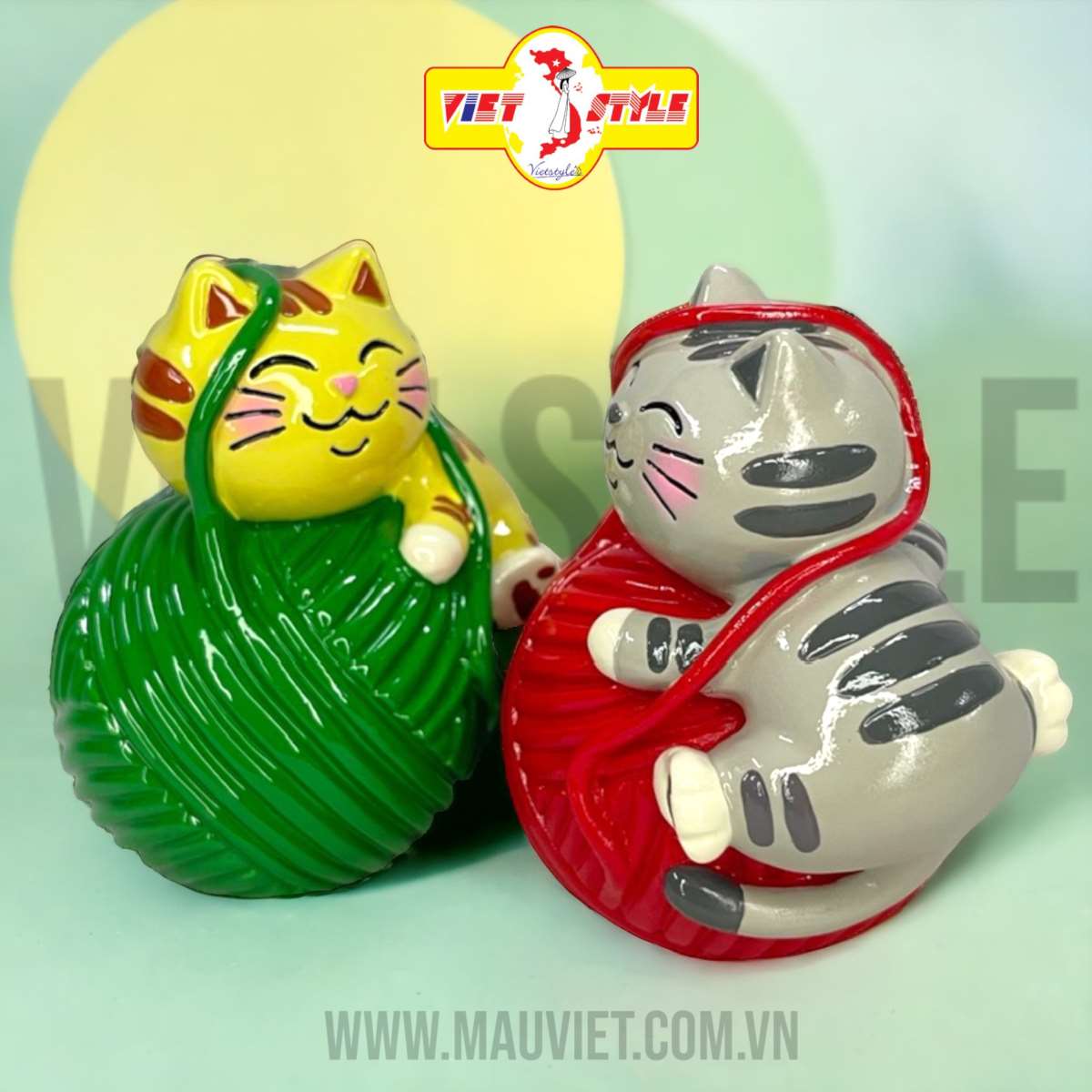 Mèo ôm cuộn len dễ thương - Màu xám