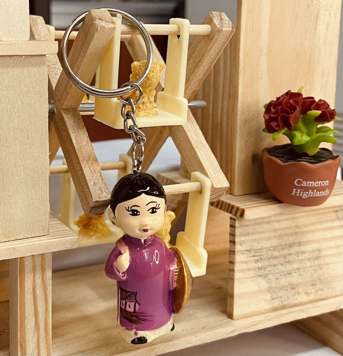 Móc Khoá Poly- Phụ nữ truyền thống Việt Nam trong chiếc áo dài